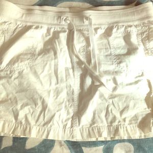 Adorable white Old Navy skirt